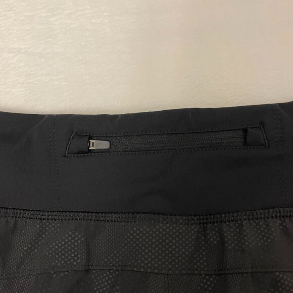 New Balance Women Short Activewear 30x12 Size Medium Black Running Athletic - Picture 4 of 6